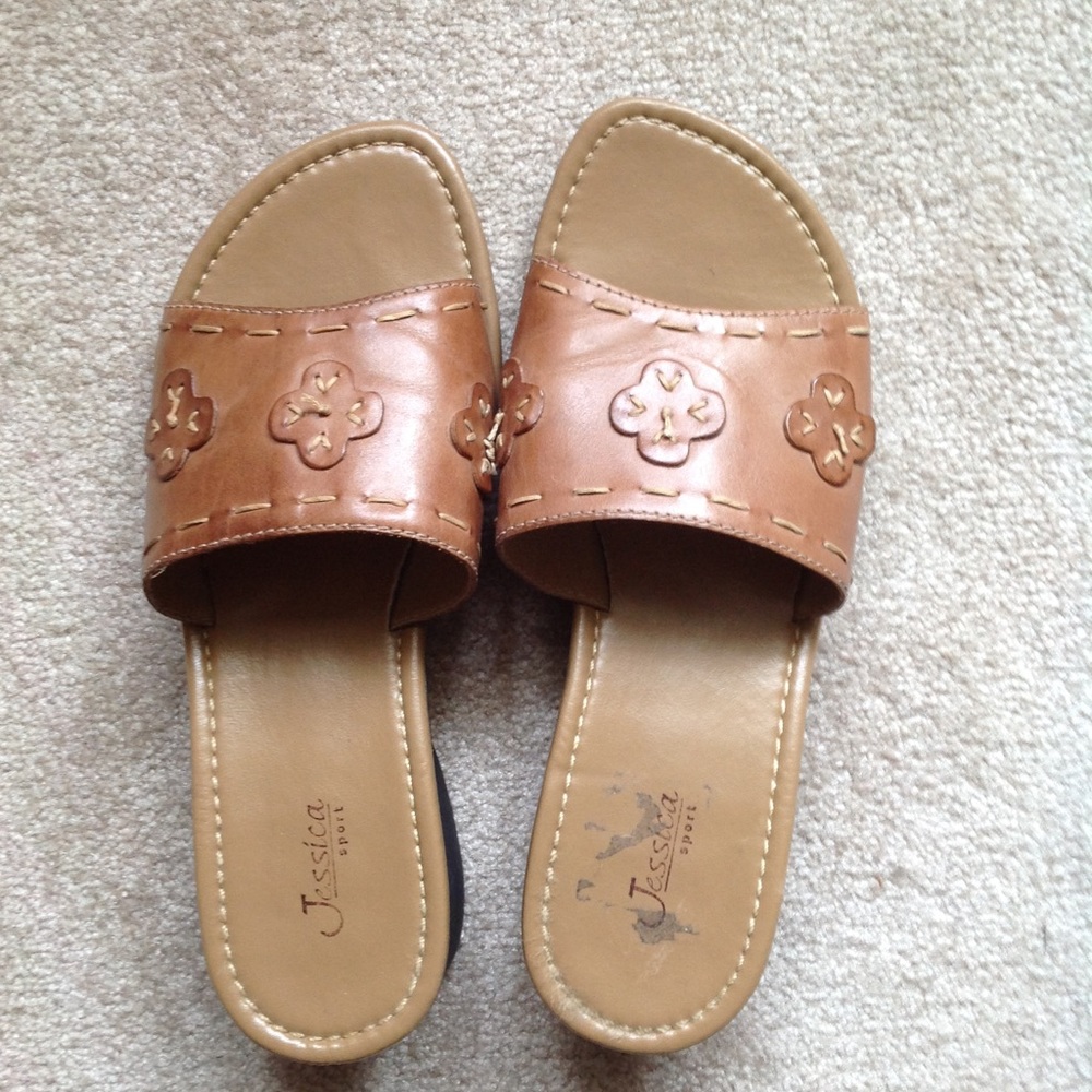 Jessica Sport tan sandals, size 9